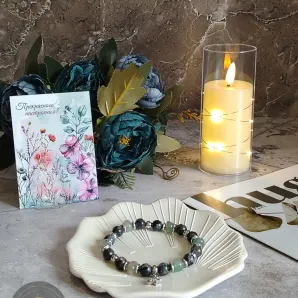 Элегантный браслет "Звезда удачи" из натуральных камней авантюрина и чёрного ларвикита